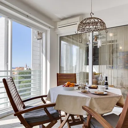 Deluxe City Apartman